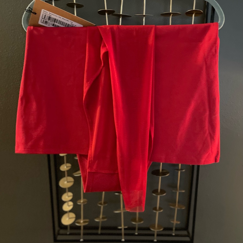 Red top. - Picture 8 of 8